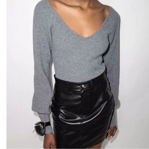 Reformation Hart Scoop V-neck ribbed cashmere sweater